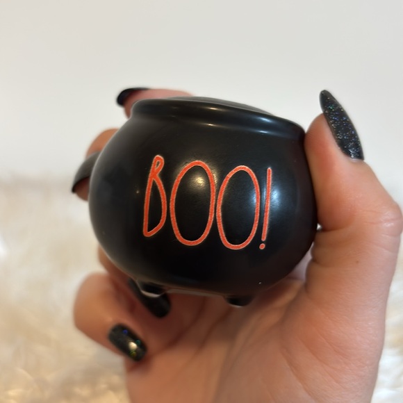 Rae Dunn Halloween Salt and Pepper Shakers “EEK” & “BOO” cauldrons 🖤 - Picture 5 of 7